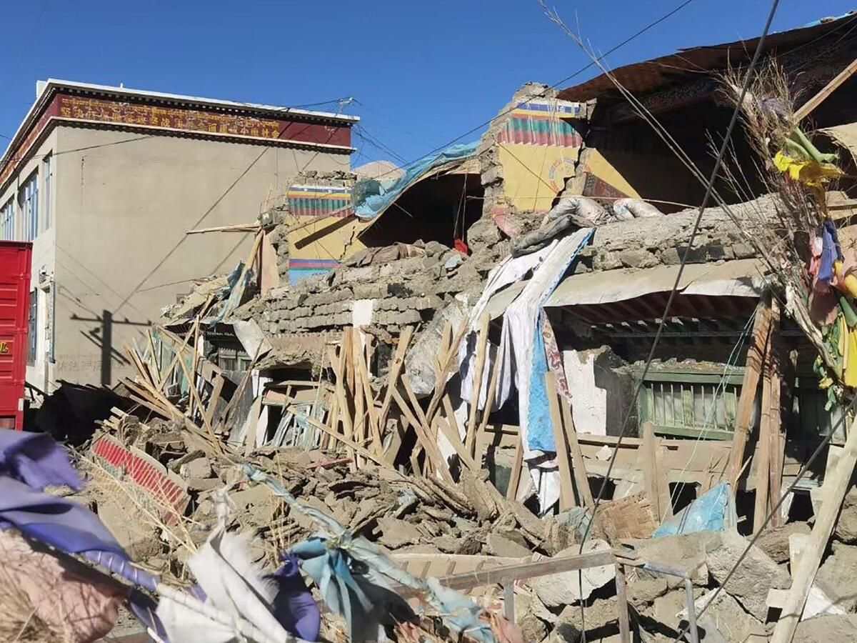 Çin'in Tibet'indeki Depremde En Az 126 Kişi Hayatını Kaybettikten Sonra Kurtarıcılar Hayatta Kalanları Arıyor