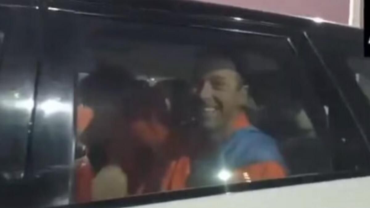 Coldplay'den Chris Martin, Dakota Johnson Maha Kumbh'a Gidiyor 2025