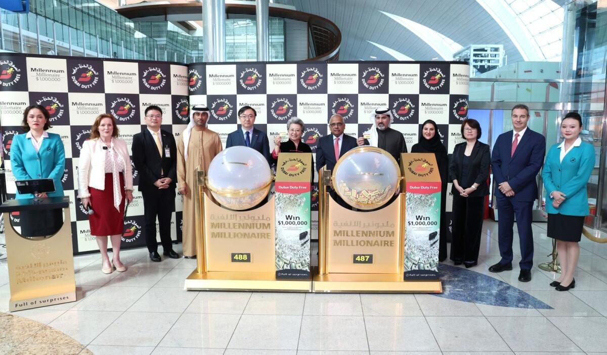 Dubai: 2 Kişi 1 Milyon Dolarlık Ödülle Lüks Otomobili Üçüncü Kez Kazandı