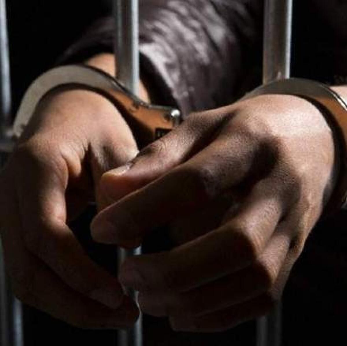 Dubai: Naif Bölgesinde Silahlı Soygun nedeniyle Hapse Atılan, 247.000 Dh'ye Para Cezası Verilen Adam