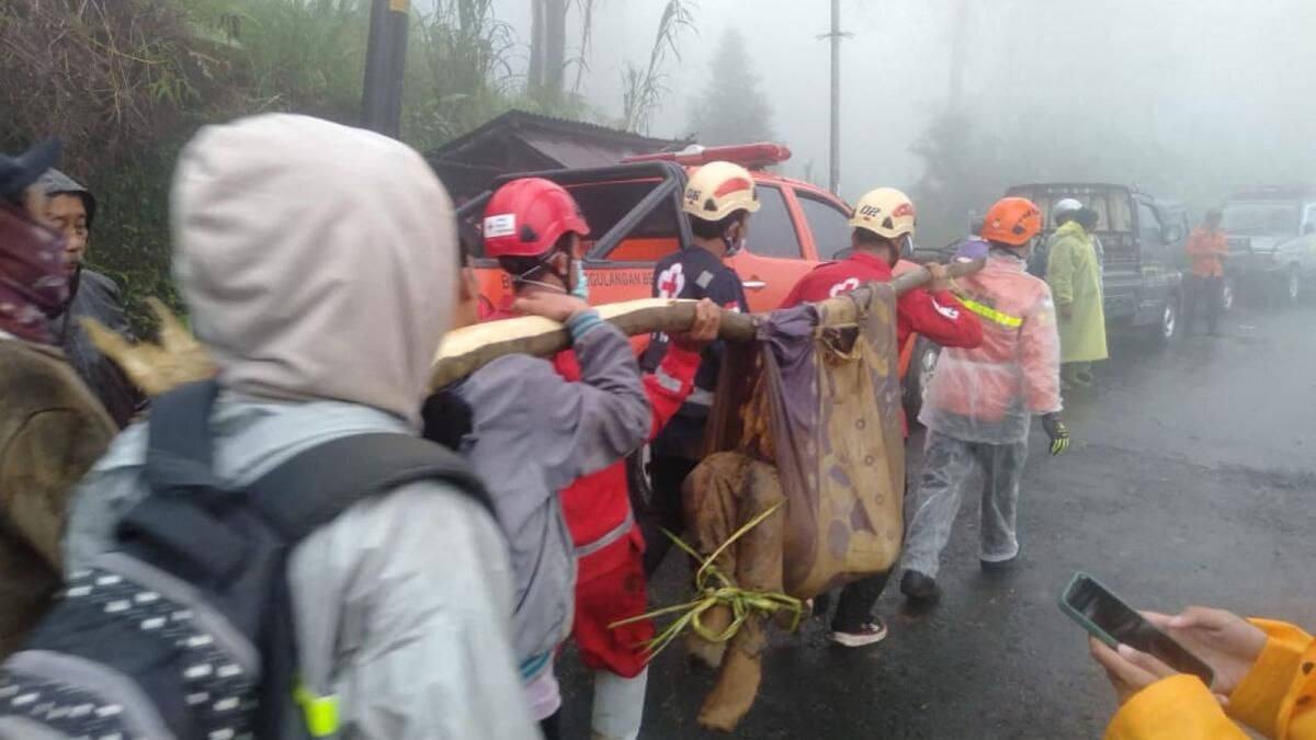 Endonezya'da Yağmurun Tetiklediği Heyelan 17 kişiyi Öldürdü