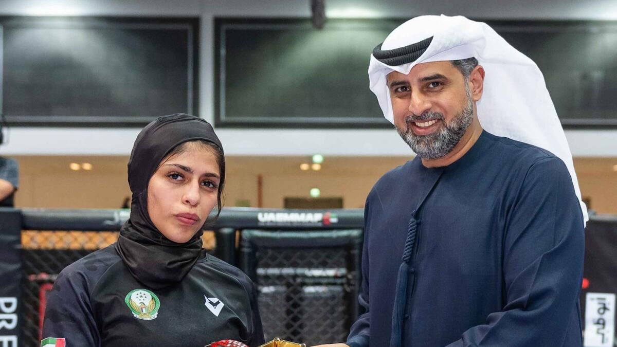 BAE Ulusal Mma Şampiyonasının Savaşçıları Dolu Etkisi