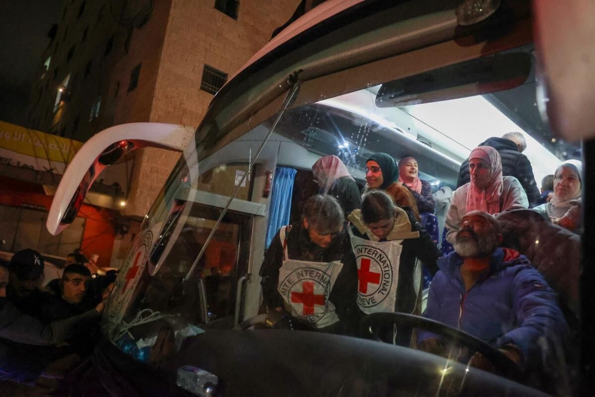 Gazze'de Ateşkes: 90 Filistinli Tutuklu Ateşkes Altındaki İlk Mübadelede Serbest Bırakıldı