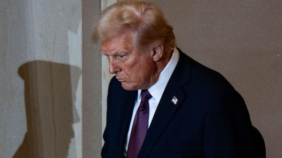 Kovuldun! Trump, Göreve Başladıktan Bir Gün Sonra 4 Üst Düzey Yetkiliyi Görevden Aldı, 'Daha Birçok' İşten Çıkarma Konusunda Uyardı