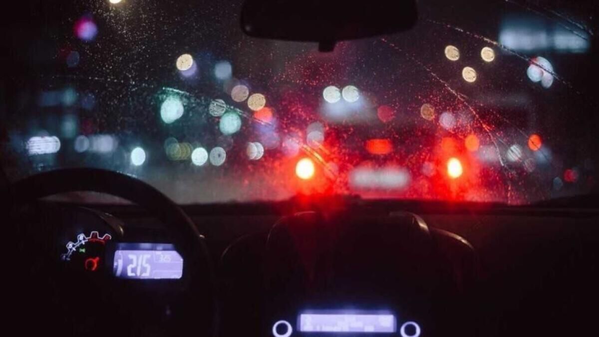 Sharjah Polisi, Otomobilin Seyir Kontrolü 130 kmpH'de Başarısız Olduktan Sonra Sürücüyü Kurtardı