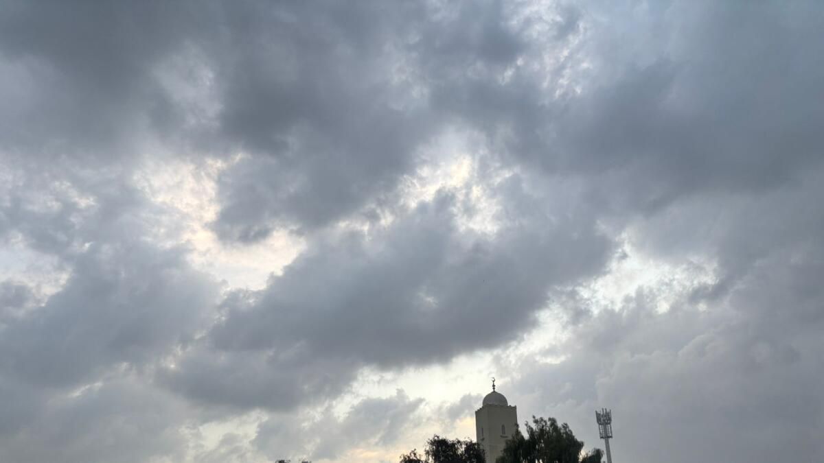 BAE Hava Durumu: Sis için Kırmızı, Sarı Alarm Verildi; Cıva 8ºc'ye Düşecek