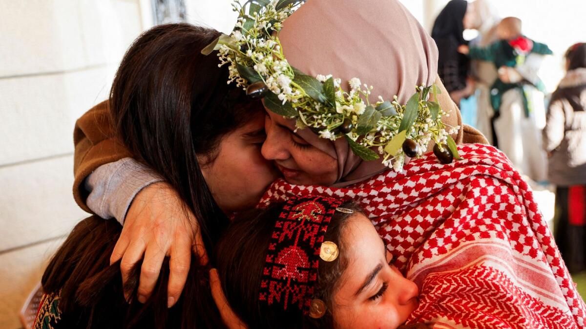 Onlarca Serbest Filistinli Ramallah'a Ulaştı; Kalabalıklar Sevinç İçinde Patladı