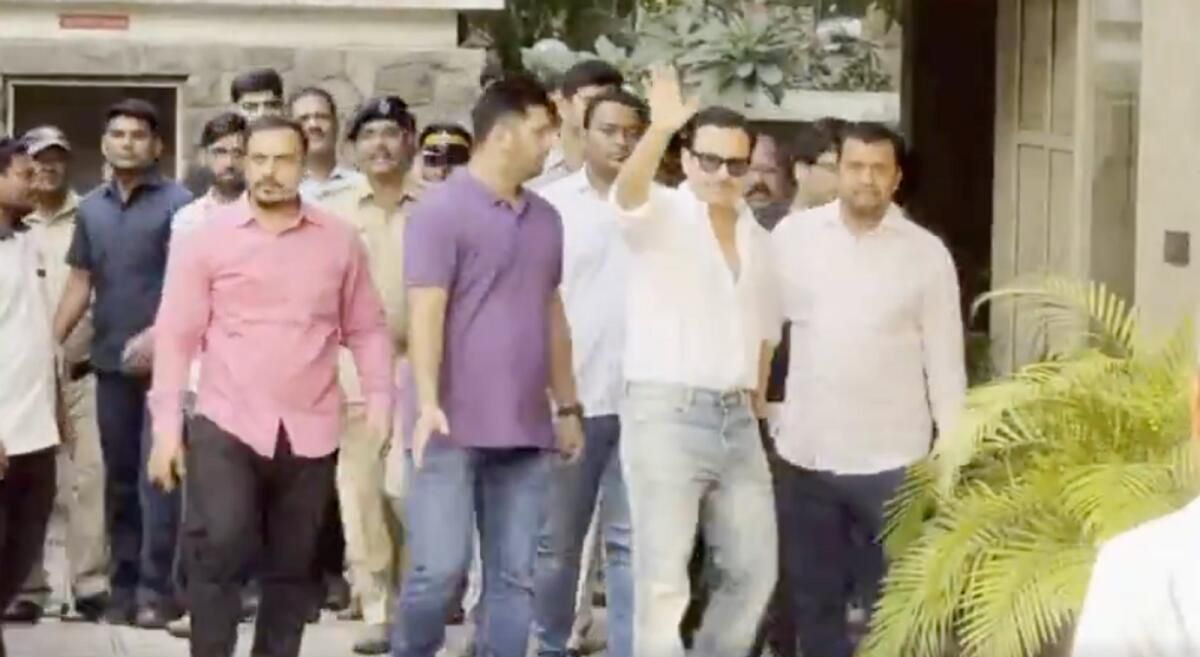 Video: Bollywood Oyuncusu Saif Ali Khan Bıçaklandıktan Günler Sonra Hastaneden Eve Döndü
