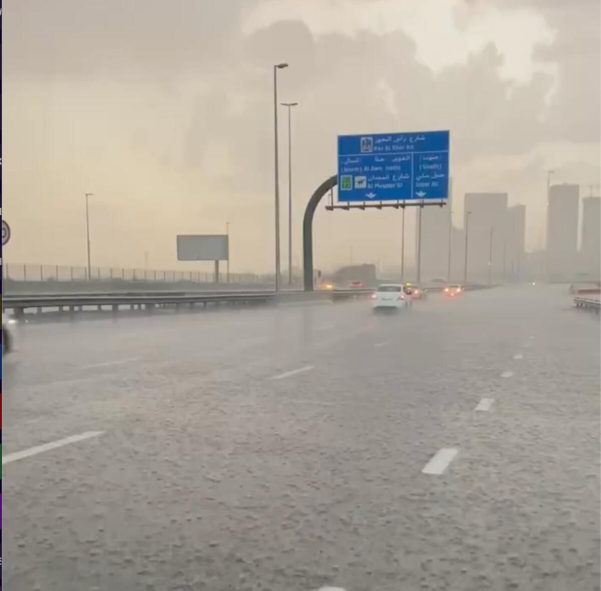 BAE Hava Durumu: Bu Kışın En Soğuk Gününde Dubai, Abu Dabi ve Diğer 3 Emirlik'e Yağmur Yağdı