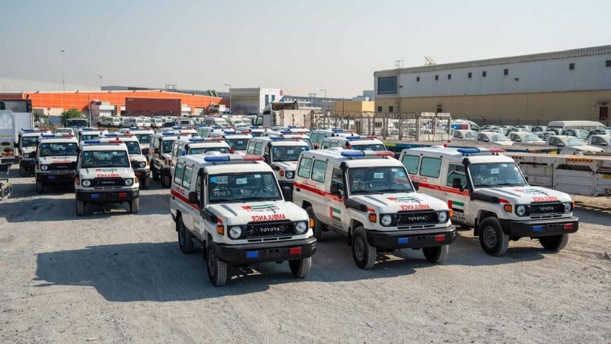 İzle: BAE, Angola'ya 25 Ambulans ve Tıbbi Yardım Gönderdi