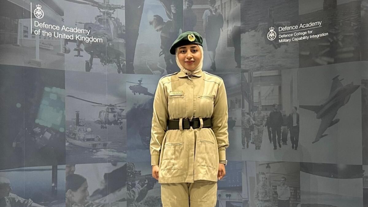 Dubai: BAE'nin ilk Kadın Subayı, İngiltere Savunma Akademisi'nden Yüksek Lisans Derecesi Aldı