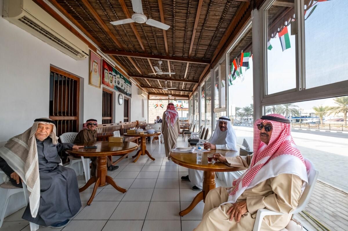 Sharjah'ın En Eski Meclisinin içinde: 200 Yıllık Ev, Emekliler ve Ziyaretçiler için Bir Topluluk Merkezidir