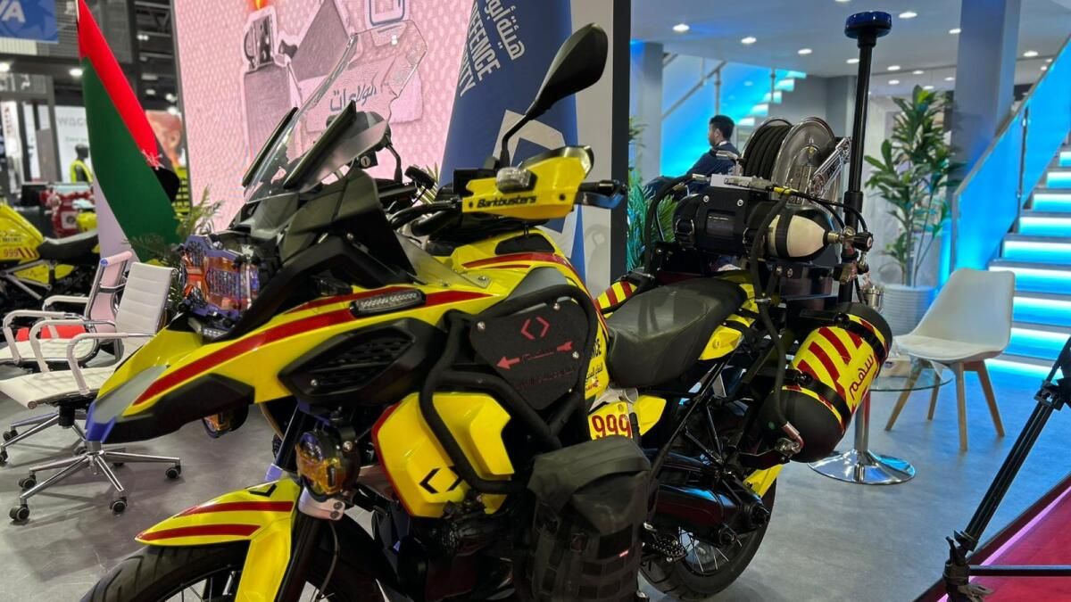 Birleşik Arap Emirlikleri: Yangın Söndürme Motosikleti, Intersec Demosu Sırasında 30 Saniyede 'Bodrum Yangınını' Söndürdü