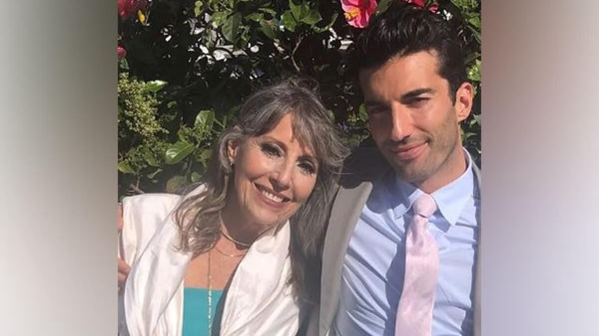 Justin Baldoni'nin Annesi Oğlunu Cinsel Taciz Davasında Savundu