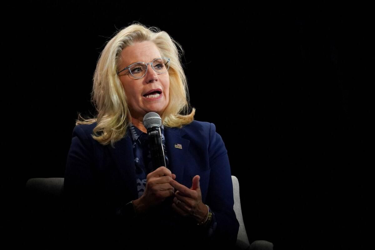 Biden, Trump Eleştirmeni Liz Cheney'e Hizmet Madalyası Verecek