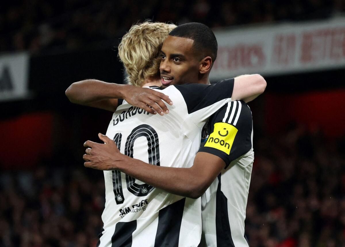 Kravat Hala Hayatta, Diyor Howe, Newcastle'ın Arsenal'de Kazanmasına Rağmen