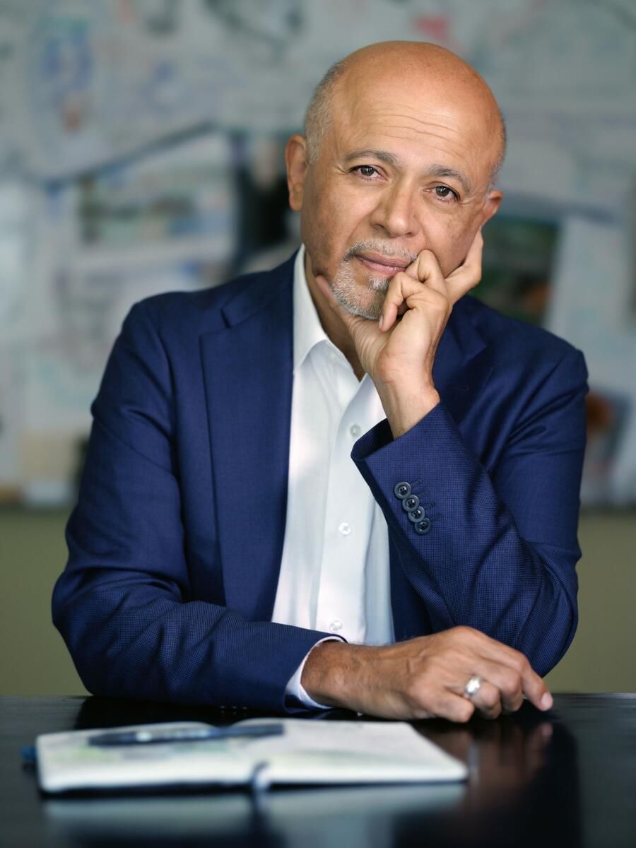 'Su Antlaşması'nın Yazarı Dr. Abraham Verghese, inanç ve Akıl Arasında Gezinmenin Ne Anlama Geldiğine Dair