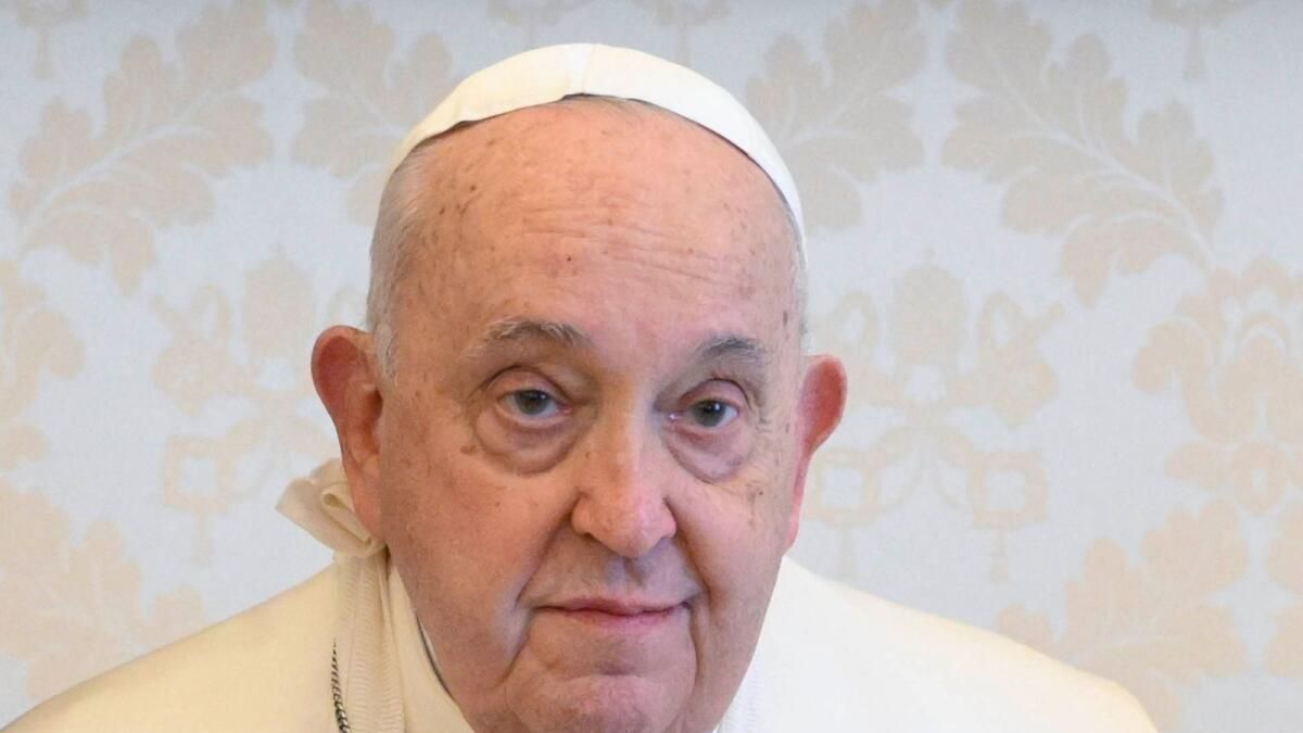 Papa Francis Düştükten Sonra Ön Kolunu Yaraladı