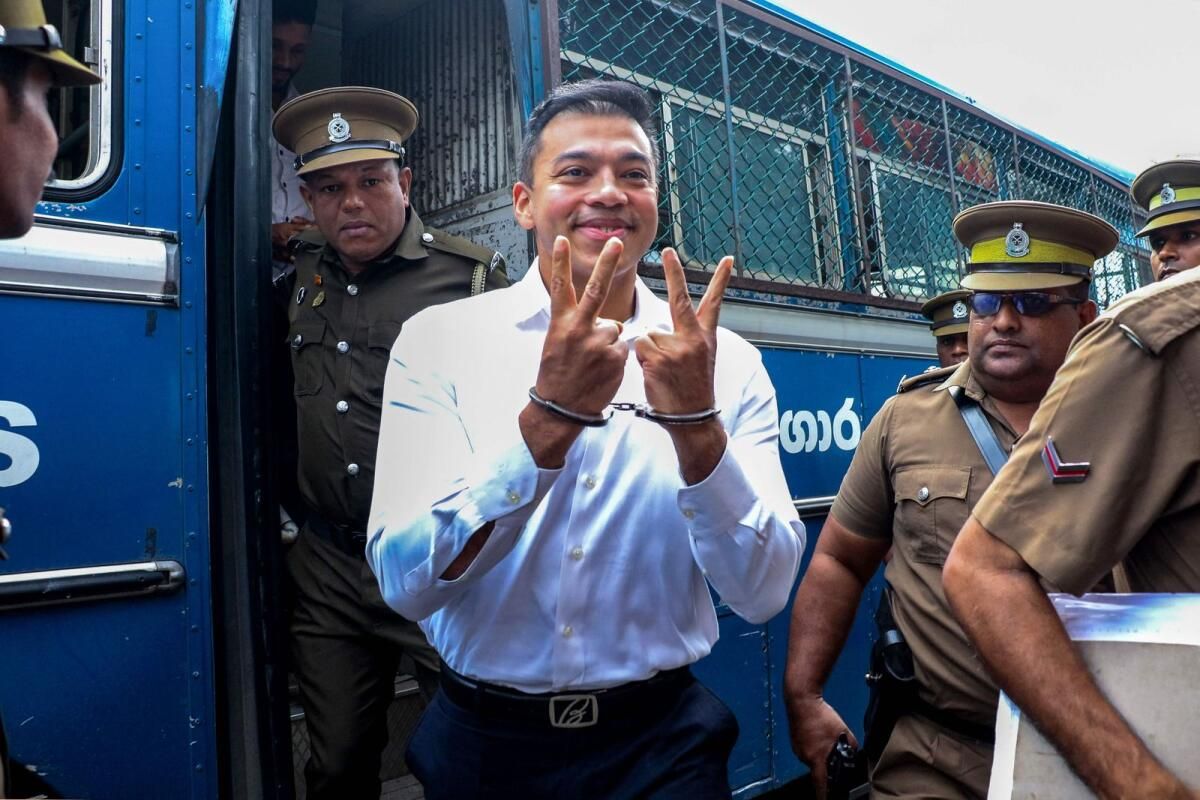 Sri Lanka Eski Cumhurbaşkanının Oğlu Yoshitha Rajapaksa Yolsuzluk Davasında Seyahat Yasağı Çıkardı