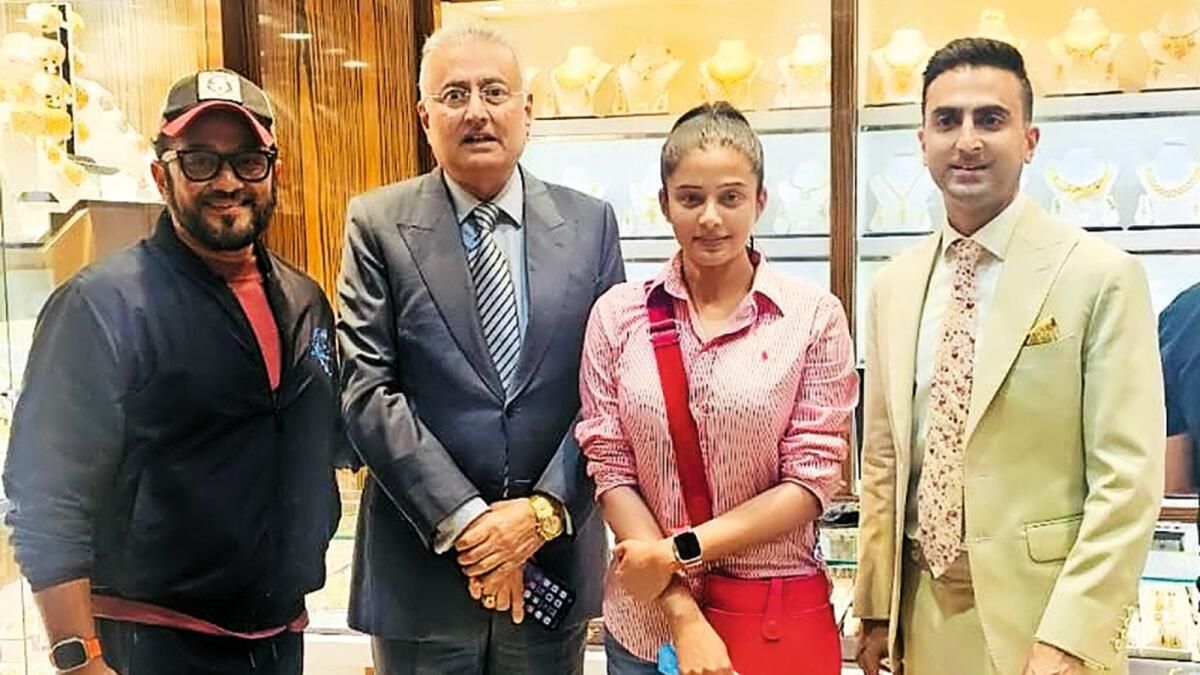 Priyamani, Lüks Bir Alışveriş Deneyimi için Kanz Jewels'ı Ziyaret Ediyor