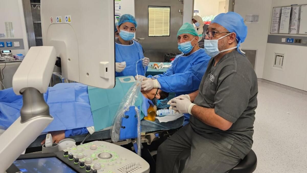 Reem Hastanesi'nde Tiroid Bakımında Devrim: Dr. Ali Bernard, Hızlı ve Minimal İnvaziv Tiroid Tümörü Alımına Öncülük Ediyor