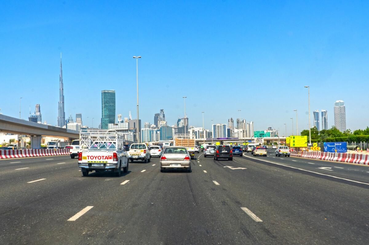 Dubai: İnşaat Malzemeleri Karayoluna Düştükten Sonra Al Khail Yolu Üzerinde Şerit Kapandı