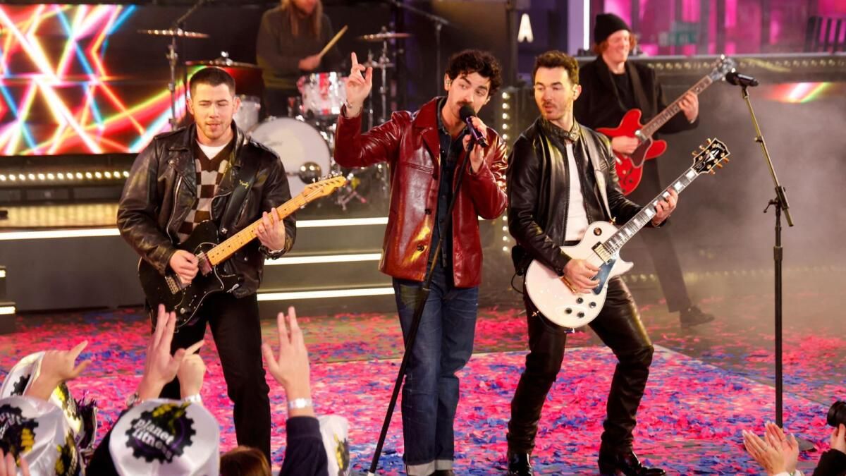 Jonas Brothers Noel Komedi Filminde Rol Alacak