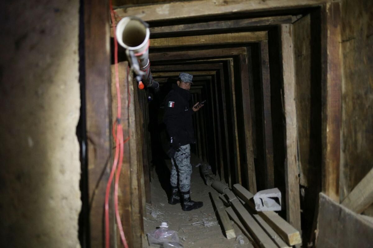 Meksikalı Yetkililer ABD Sınırındaki Gizli Tüneli Mühürleyecek