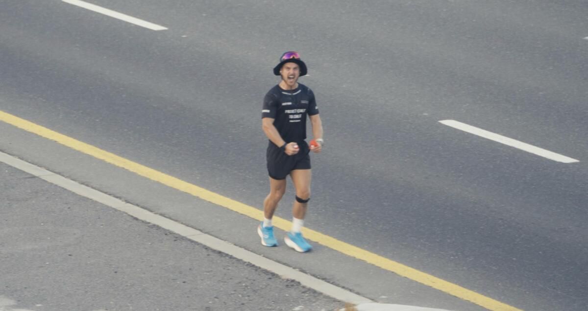 Dubai'den Cidde'ye: Bu Adam Kanser Hastaları için 2.100 Km Koştu