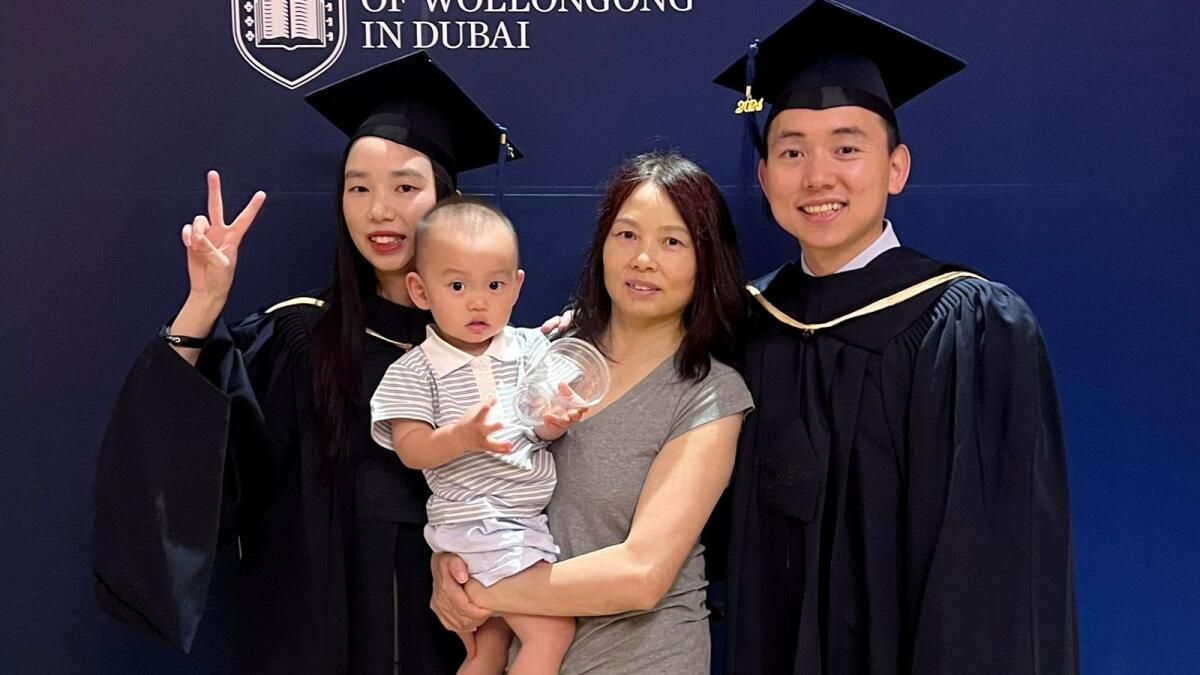 Dubai: Evlendikten Sonra Üniversiteye Giden, Bebekle Mezun Olan Çiftlerle Tanışın
