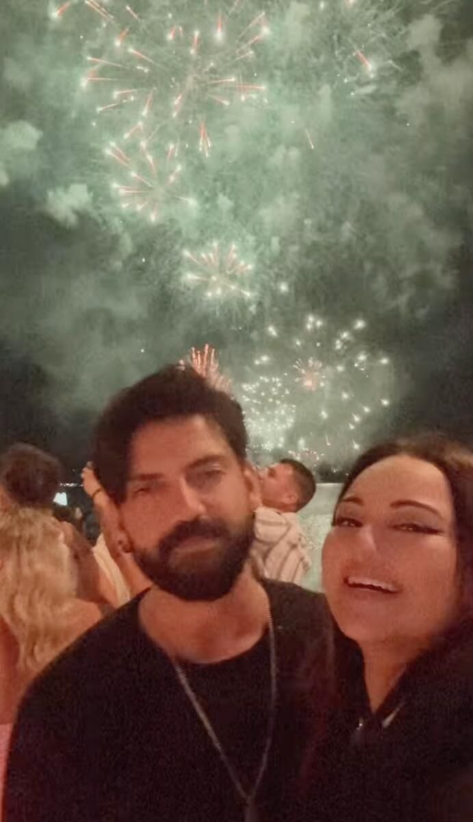 Kartik Aaryan, Kareena Kapoor: Bollywood Yıldızları Hayranlarına 'Mutlu Yıllar' Diliyor
