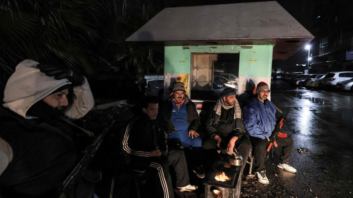 'Halkımızı Koru': Silahlı Suriyeli Gönüllüler Şam'ı İzliyor