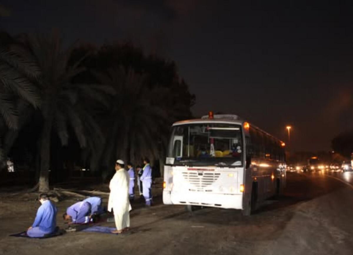 Yol Kenarında Dua Etmek için Park Etmeyin: BAE Sürücüleri Tehlike, Para Cezaları Konusunda Uyardı