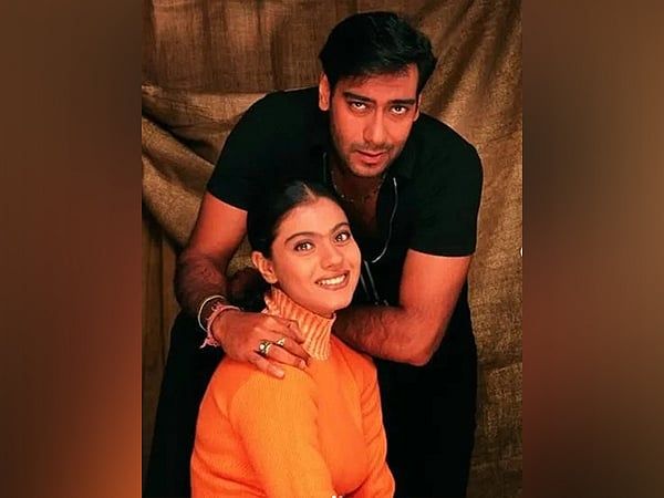 Ajay Devgn, Kajol 26. Evlilik Yıldönümlerini Bollywood Tarzında Kutluyor