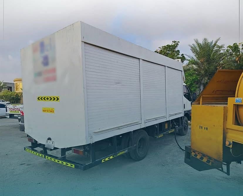 BAE: Fujairah'taki Yerleşim Bölgesi Yakınında Aracı Yeniden Doldurmak için Yakıt Tankeri Ele Geçirildi