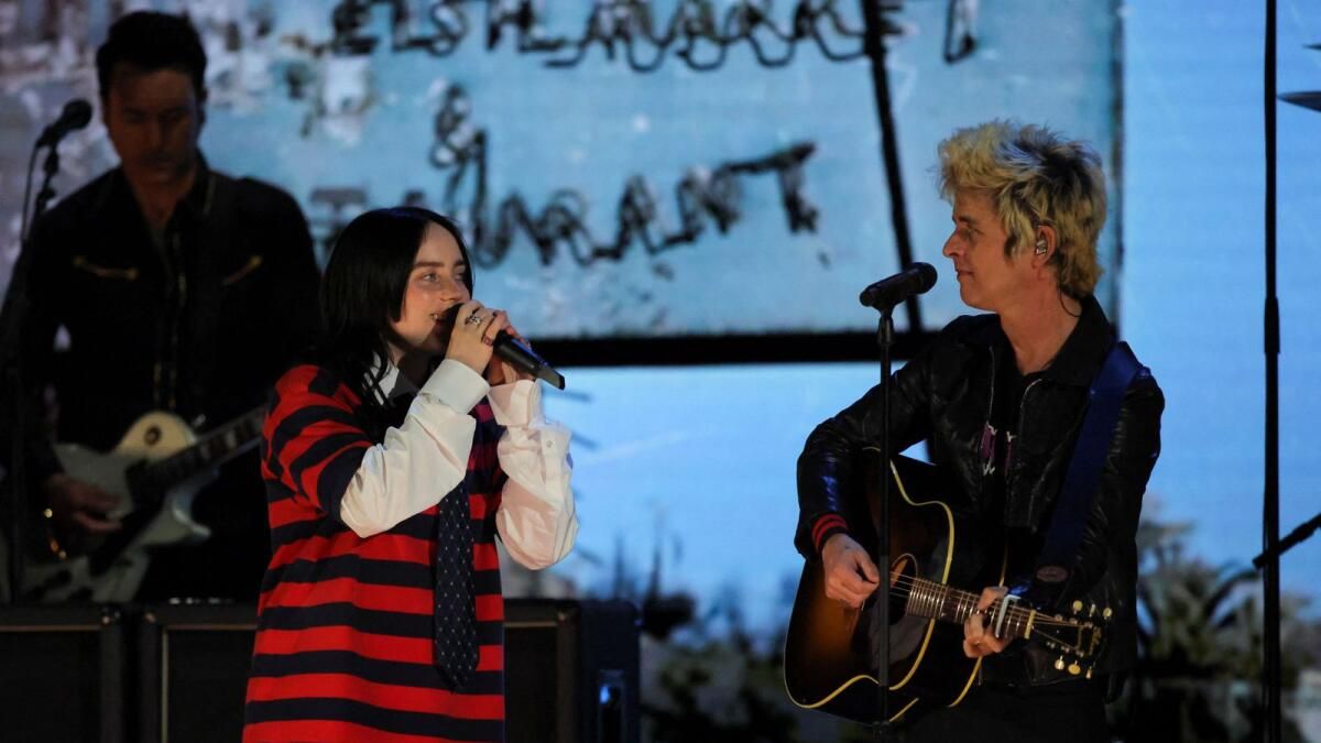Billie Eilish, Fireaid Konserlerinde Sahnede Green Day'e Katıldı
