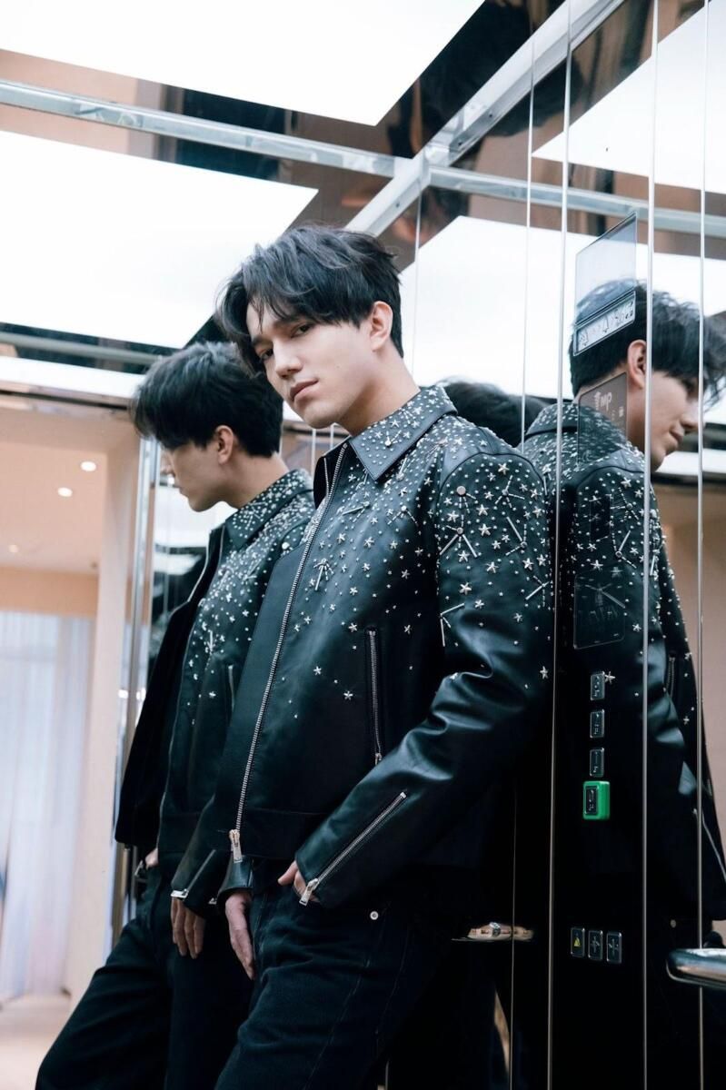Dimash Qudaibergen, Paris Moda Turunun Ardından Dubai'deki Diafa Ödülleri'nde Onurlandırıldı