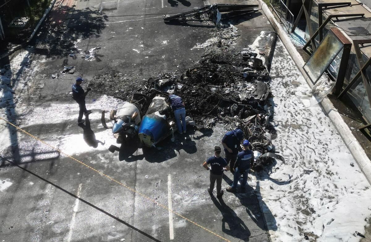 Brezilya'nın Sao Paulo kentinde Küçük Uçak Otobüse Çarptı; 2 Ceset Kömürleşmiş Halde Bulundu