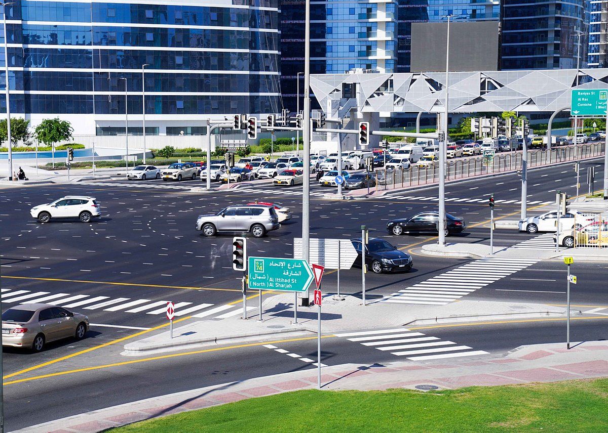 Dubai, Kilit Kavşaklarda Sıkışıklığı Azaltacak Yeni Trafik Sinyal Sistemini Devreye Alacak
