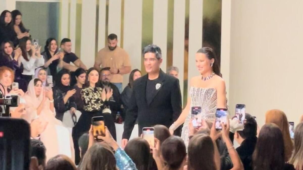 Dubai: Süper Model Adriana Lima, Manish Malhotra için Pistte Parlıyor