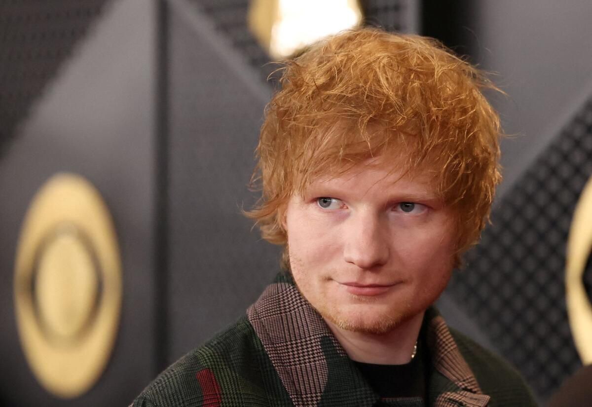 Hindistan: Polis Ed Sheeran'ın Sokak Konserini Durdurdu, Mikrofonu Fişten Çekerek Hayranları Çileden Çıkardı