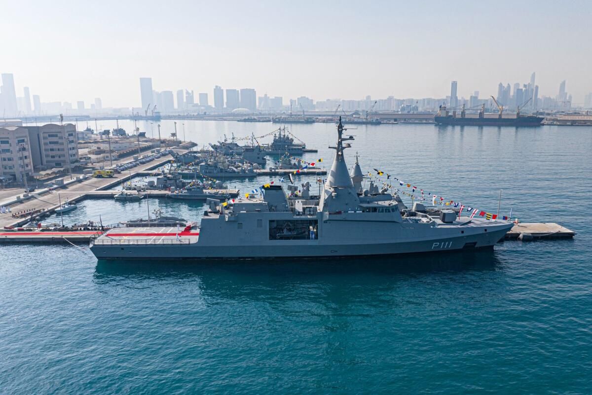 Video: Şeyh Hamdan, Dubai'nin Gelişmiş Güvenlik Birimi ile Yeni Bir Savaş Gemisi Aldığını Duyurdu