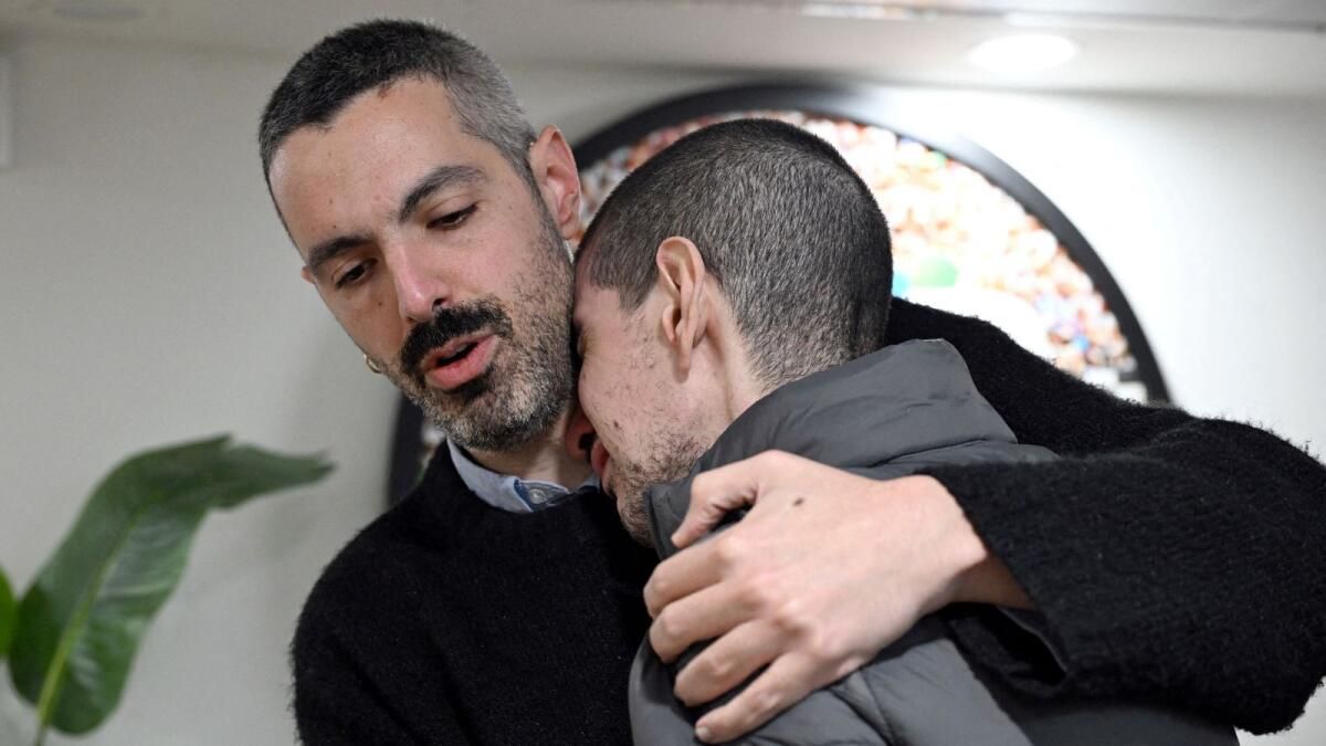 Kardeş, Serbest Bırakılan İsrailli Rehinenin Karısının Öldürüldüğünü Öğrenerek 'En Sert Darbeyi' Çektiğini Söyledi