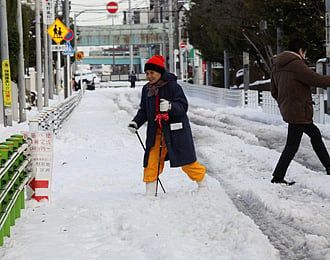 Japonya Çığlara, Daha Fazla Kardan Önce Buzlu Yollara Karşı Uyardı