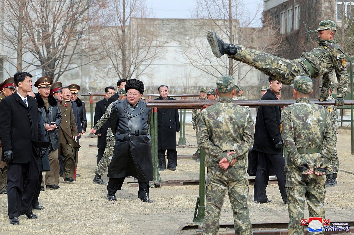 Kuzey Kore'den Kim, Savaşa Hazırlanmak için Modern Bir Ordu Kurmaya Çağırıyor