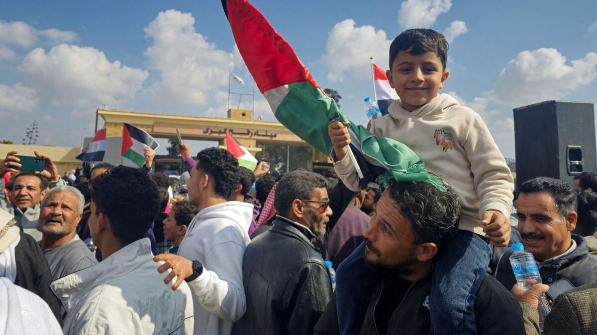 Mısır'daki Gazzeliler Yerinden Edilmeyi Reddediyor, Ne Zaman Eve Gideceğine Karar Vermekle Boğuşuyor