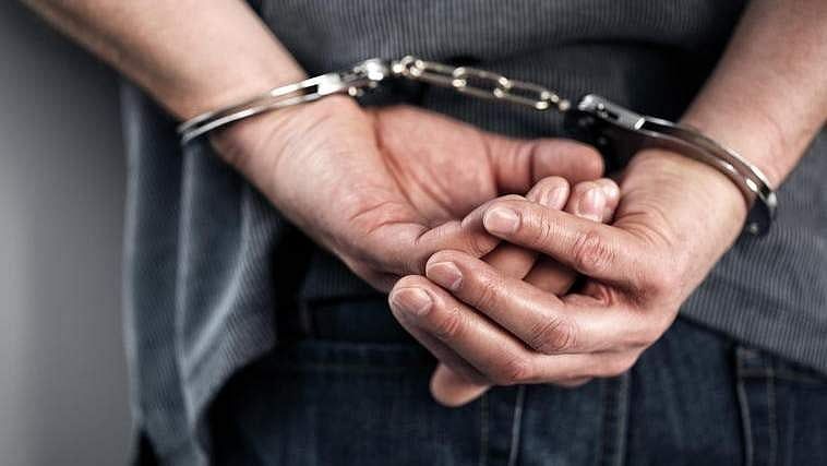Tayland Polisi, Vizeyi 25 Yıl Geciktirdiği için İngiliz'i Tutukladı