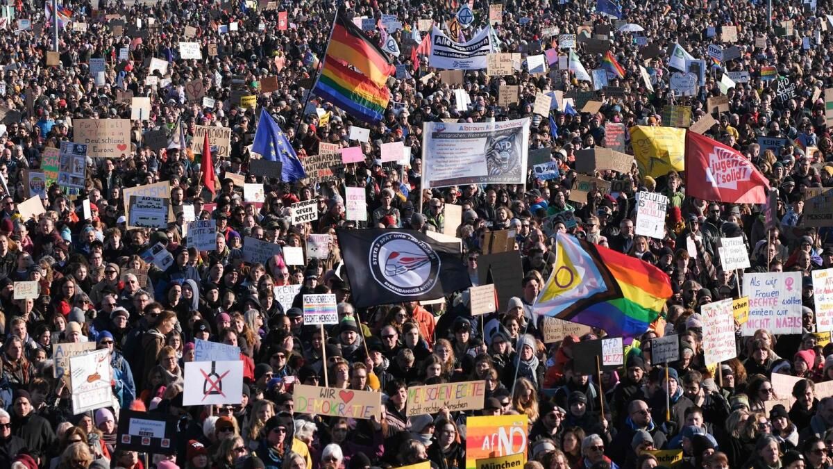 Yeni Aşırı Sağ Karşıtı Protesto Münih'te 250.000 Kişiyi Çekti