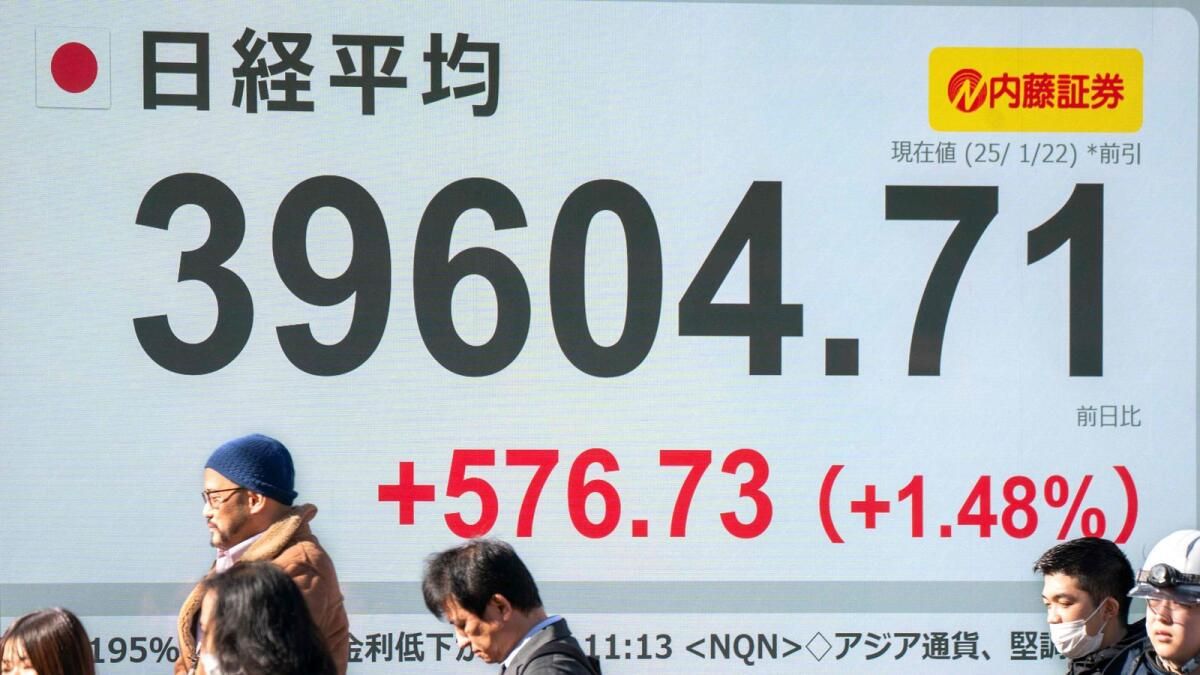 Hisse Senetleri Düştü, Trump Tarifeleri Ticaret Savaşı Korkusunu Tetiklerken Dolar Yükseldi