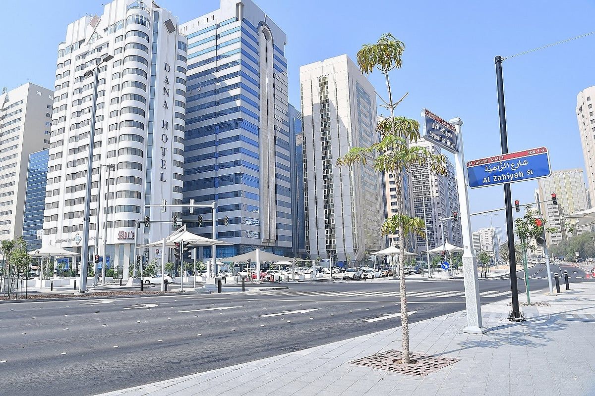 Abu Dabi, Lisanssız Ticari Bina Cephe Modifikasyonları için 4.000 Dh'ye Kadar Para Cezası Veriyor